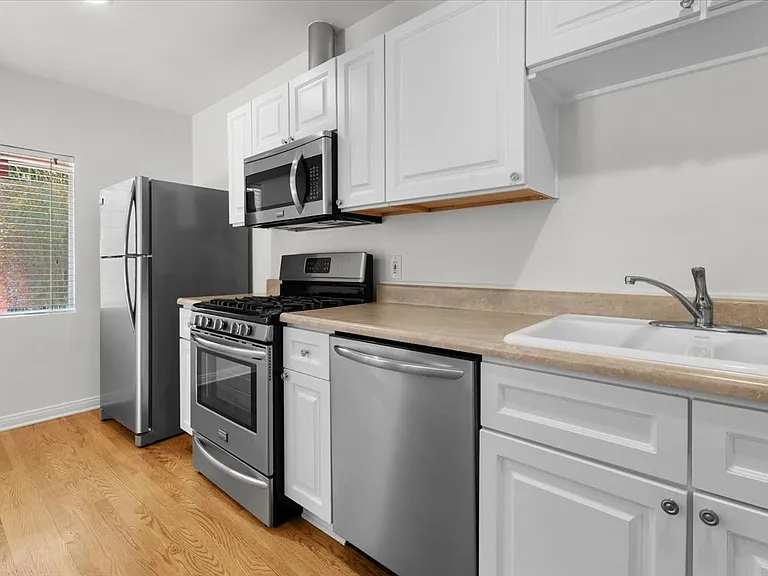 1901 Griffith Park Blvd #1901 — Photo 7