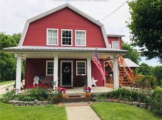 18 Veteran Rd, Statts Mills, WV 25271