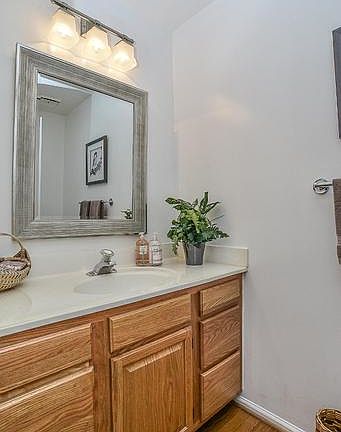 5th image of 3015 Heritage Farm Ct