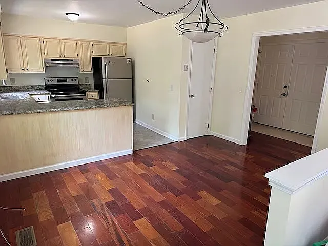 232 Rosehaven Dr — Photo 3
