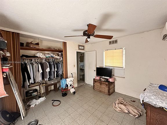 3rd image of 15001 Leisure Dr