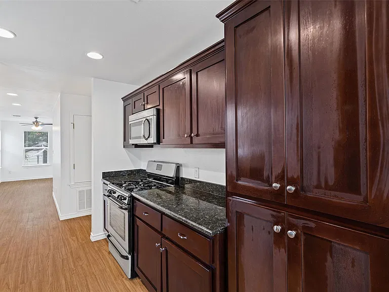 1611 E 13th St #B — Photo 3