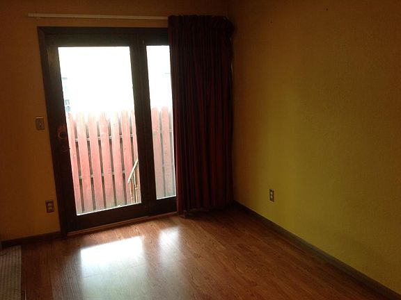 4th image of 925 33rd Ave N
