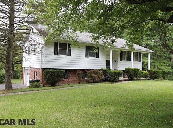 3rd image of 1213 Sylvan Cir