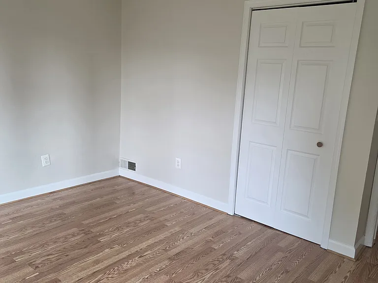 206 W 27th St — Photo 12