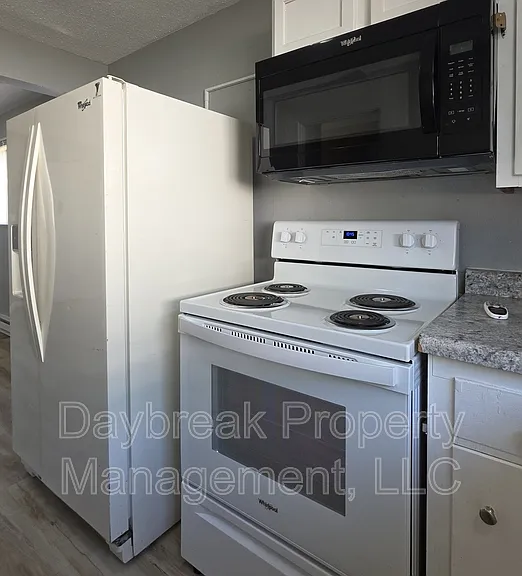 32 10th Ave N #6 — Photo 9