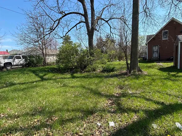 2334 Smith St, Fort Wayne, IN 46803