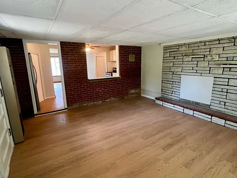 937 Lebon Dr — Photo 4