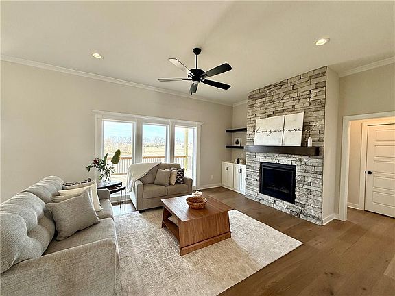 5th image of 9810 N Laurel Ave