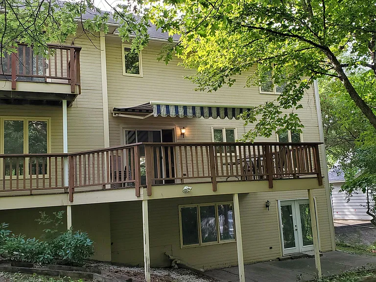 430 Zinnia Ln N — Photo 3