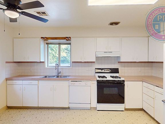 4th image of 5707-5725 SE Division St #5717