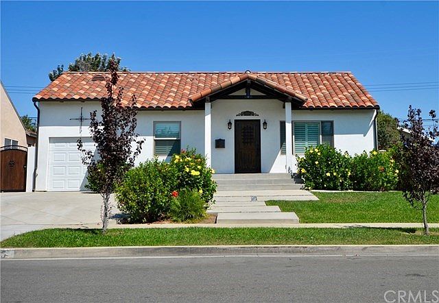 JUST COMPLETED THIS FULL REMODEL IS THE PRIDE OF THE NEIGHBORHOOD.