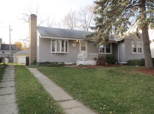 8416 Walnut Dr, Munster, IN 46321