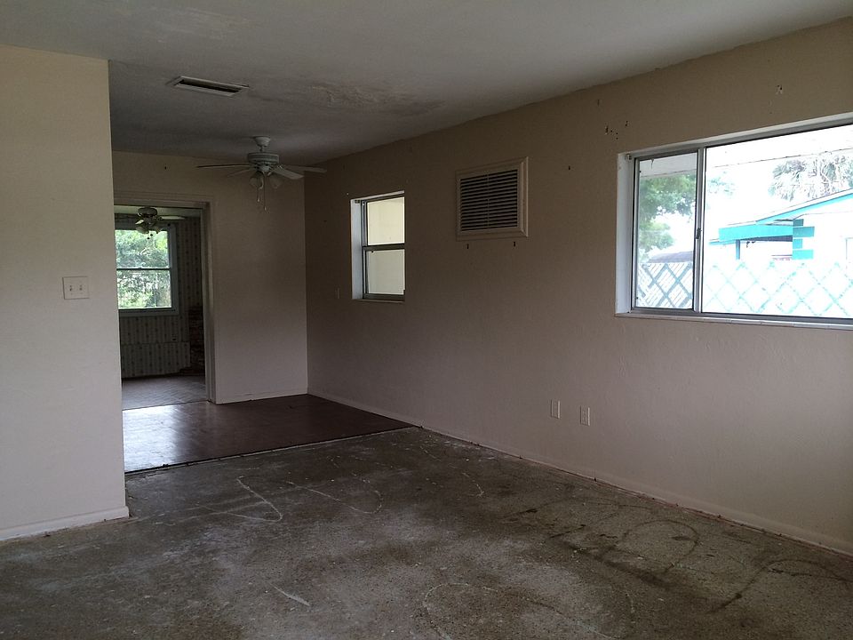 1st image of 275 E Hoffman St