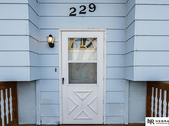 2nd image of 229 E Glenmore Dr