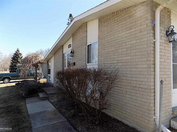 4th image of 35738 Griswald St