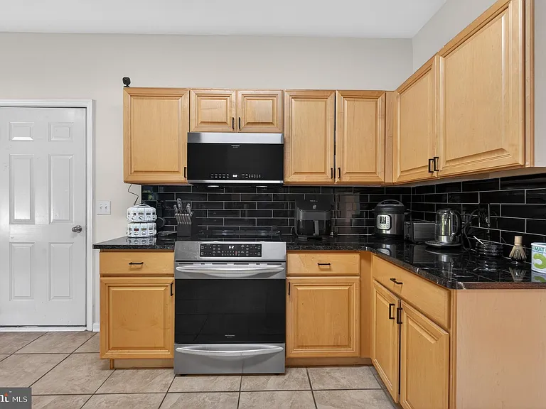 33 Lindley Dr — Photo 8