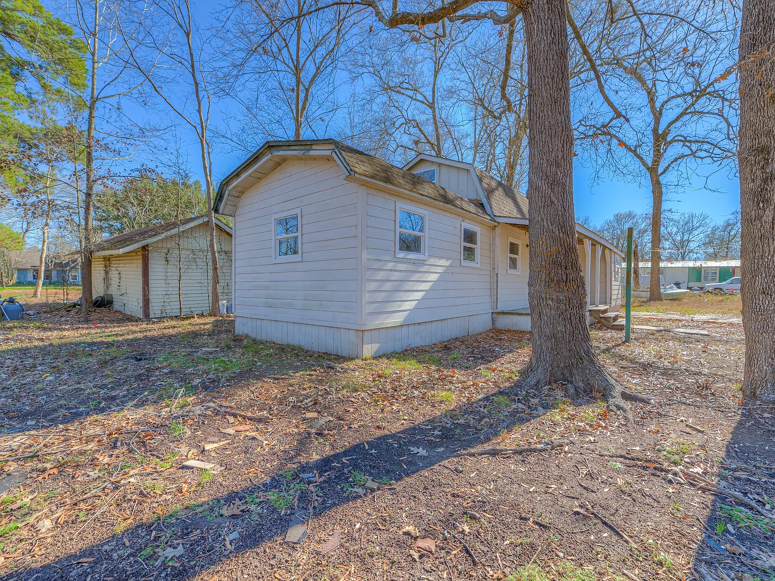 W Sherwood - 328 - 1 — Photo 3
