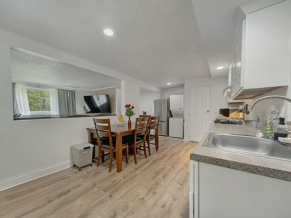 3rd image of 61 Taunton St #61