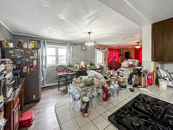 4th image of 58 Midland Ave