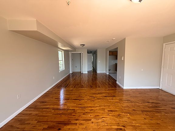 3rd image of 961 Bergen St #2A
