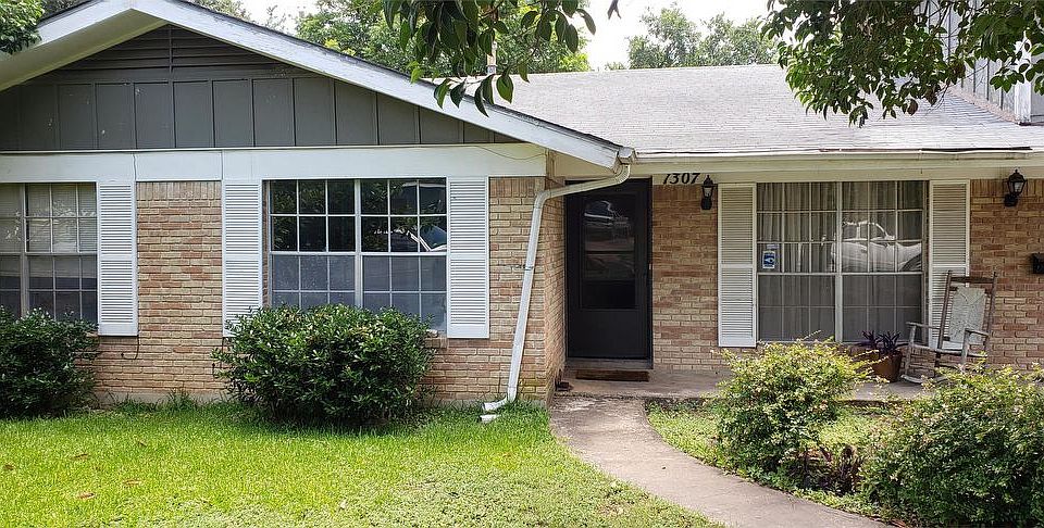 1st image of 1307 Radcliff Dr #A