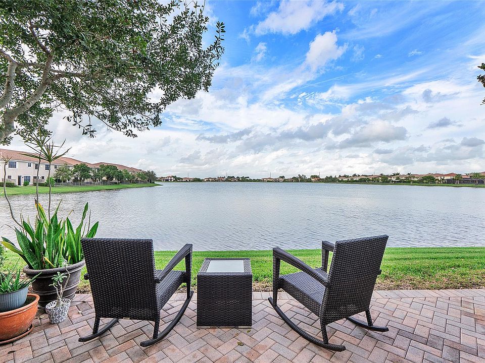 1st image of 9585 Town Parc Circle
