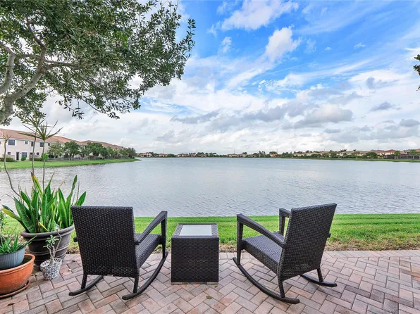 9585 Town Parc Circle, Parkland, FL 33076