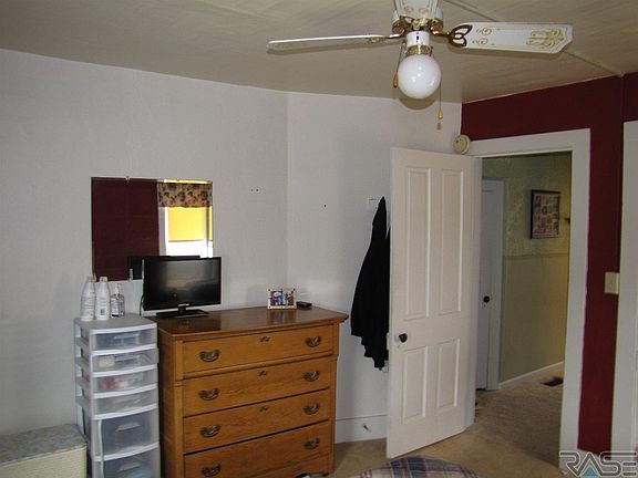 4th image of 607 N Cedar St