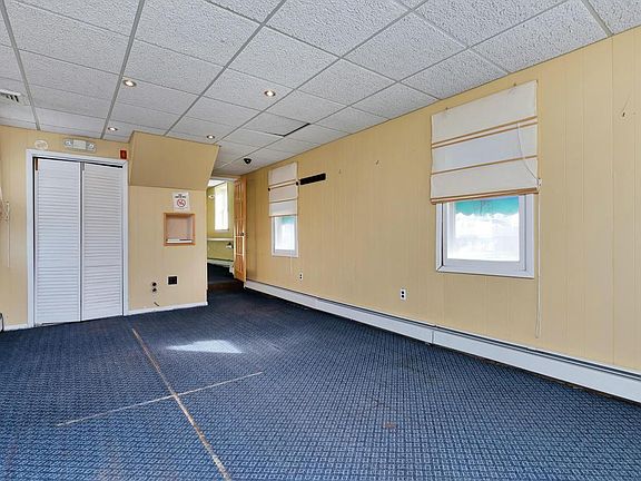 4th image of 174 W Sylvania Ave