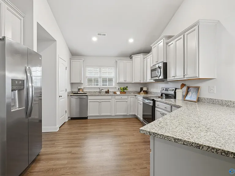 187 Abercorn Dr — Photo 10