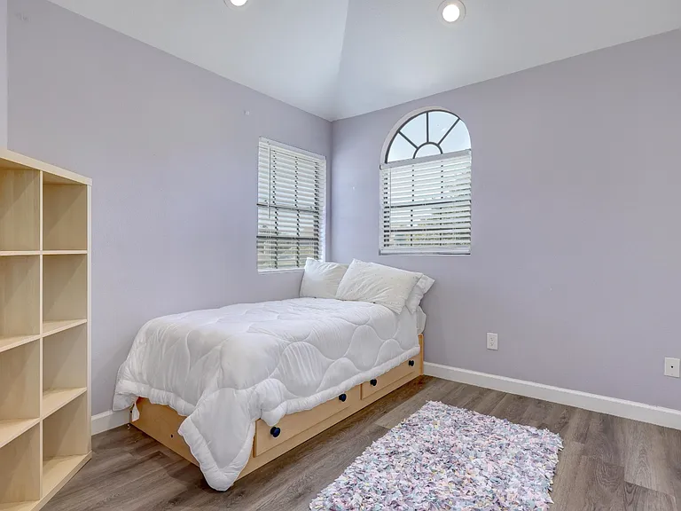 402 Oakcrest Dr — Photo 15