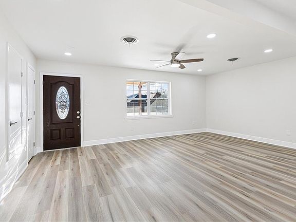 4th image of 370 Barton Ave