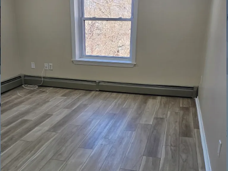 380 Sunset Ave #10 — Photo 4