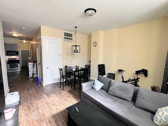 4th image of 3650 W Diversey Ave #1F