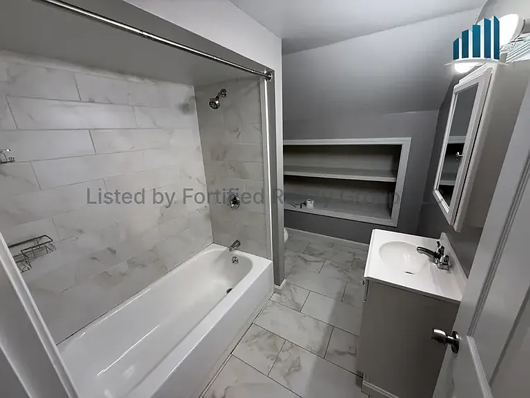 550 Maple St #3F — Photo 10