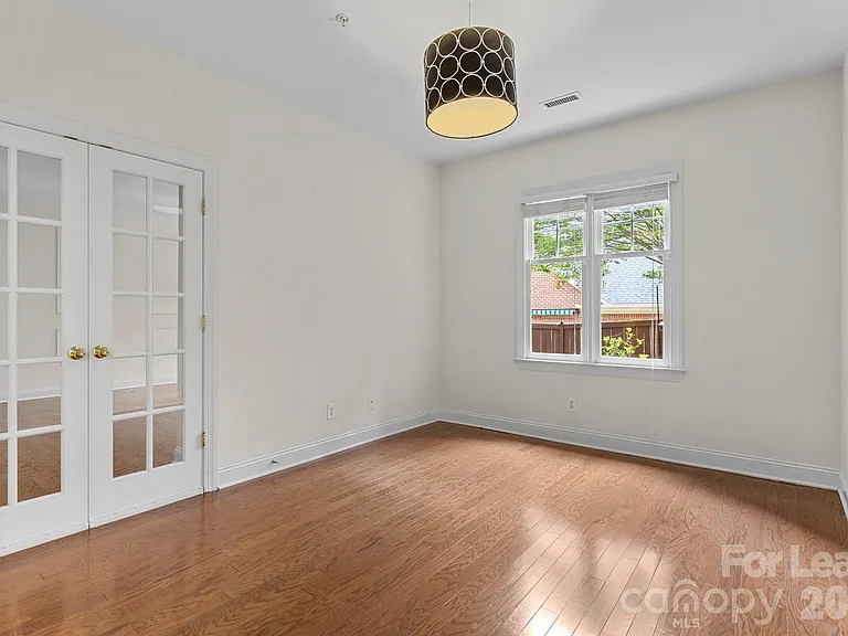 1192 Hampton Gardens Ln — Photo 16