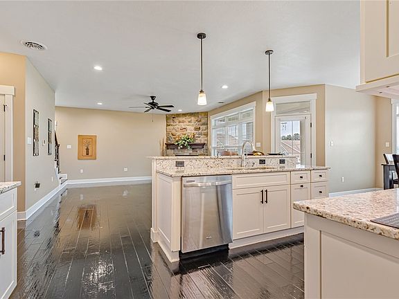 4th image of 878 Hearthstone Cir