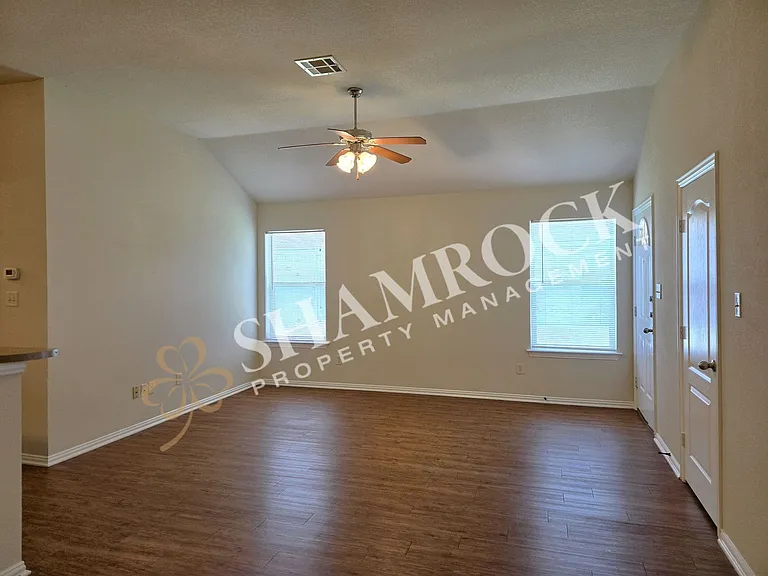 115 Prosperity Trl — Photo 2