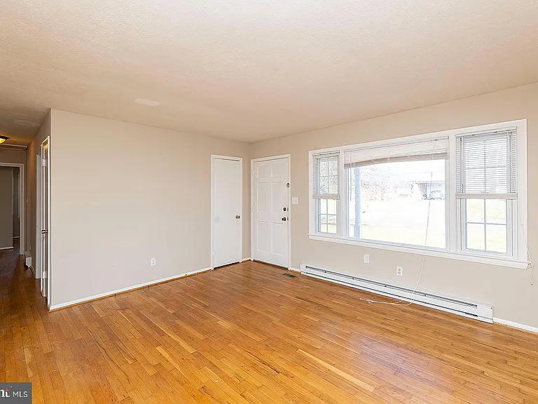 120 Meadowlark Ln — Photo 4
