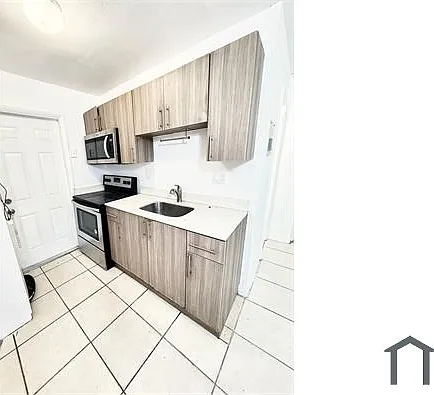 1709 NW 7th Ct