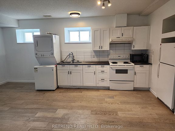 2nd image of 26 King St W #2B