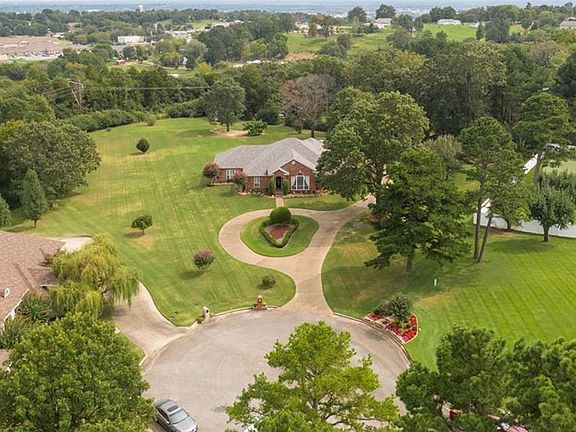 3rd image of 1201 Woodland Creek Cir