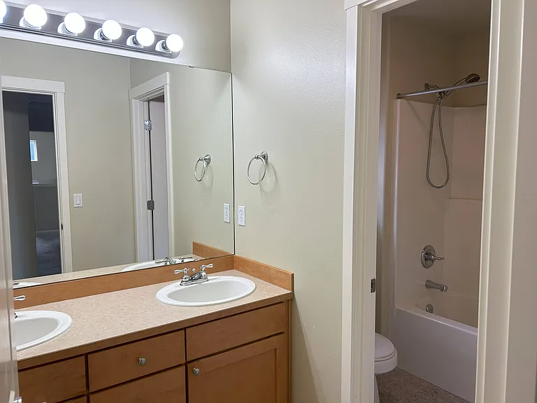 Kennewick Pl NE — Photo 10