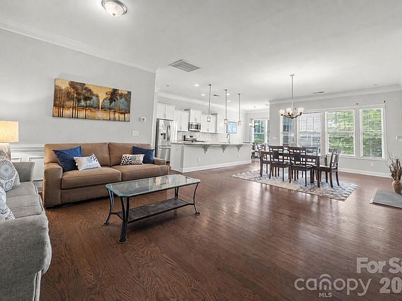 5th image of 7040 Chrysanthemum Rd