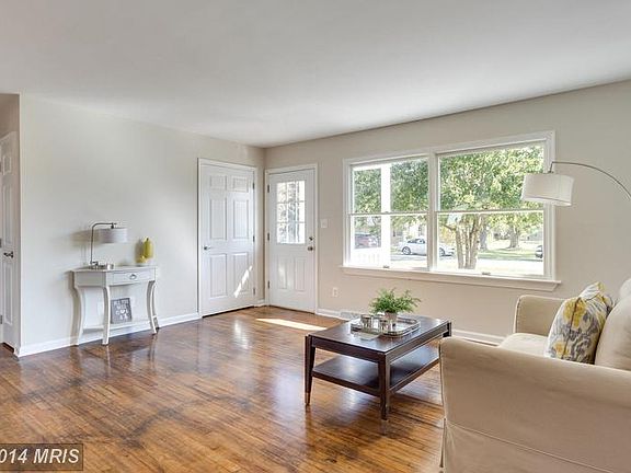 4th image of 44118 Saint Andrews Ln