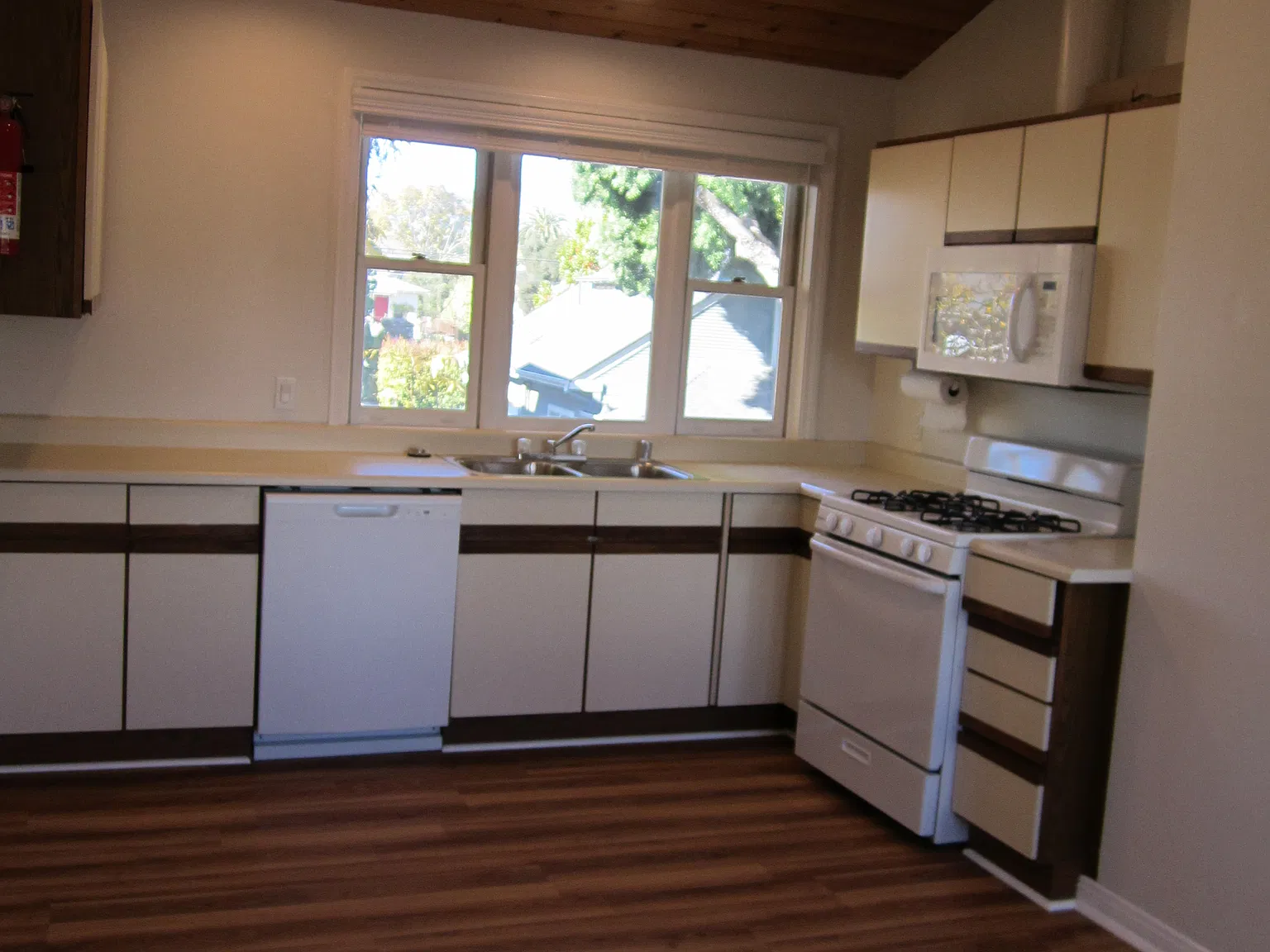 2 bed, $4,375 — Photo 4