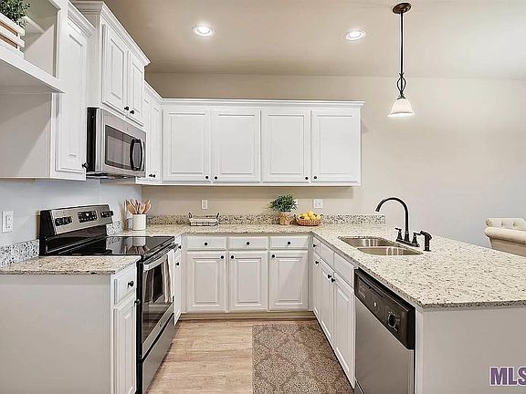 Kitchen with granite counter tops, stainless appliances