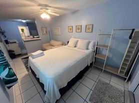 827 Dobbins St, West Palm Beach, FL