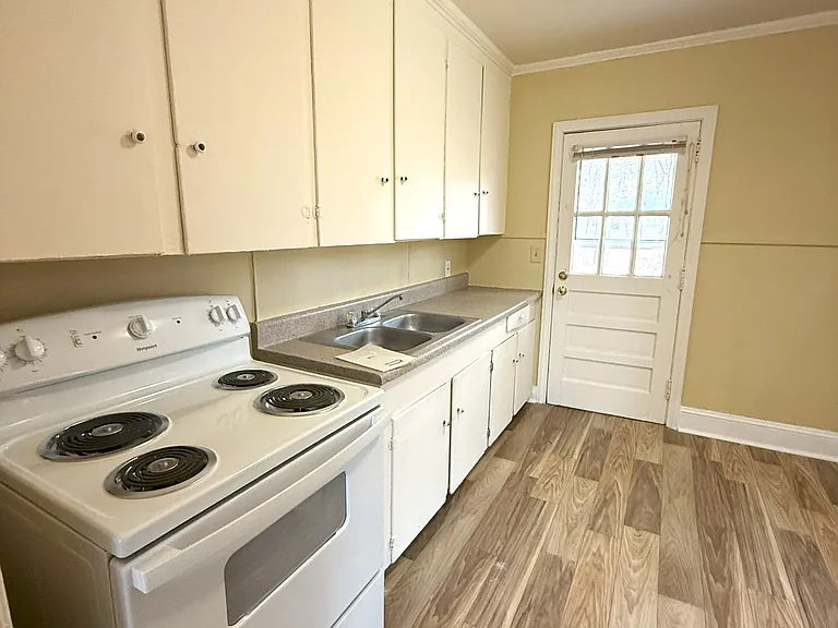 445 Robney Dr — Photo 5